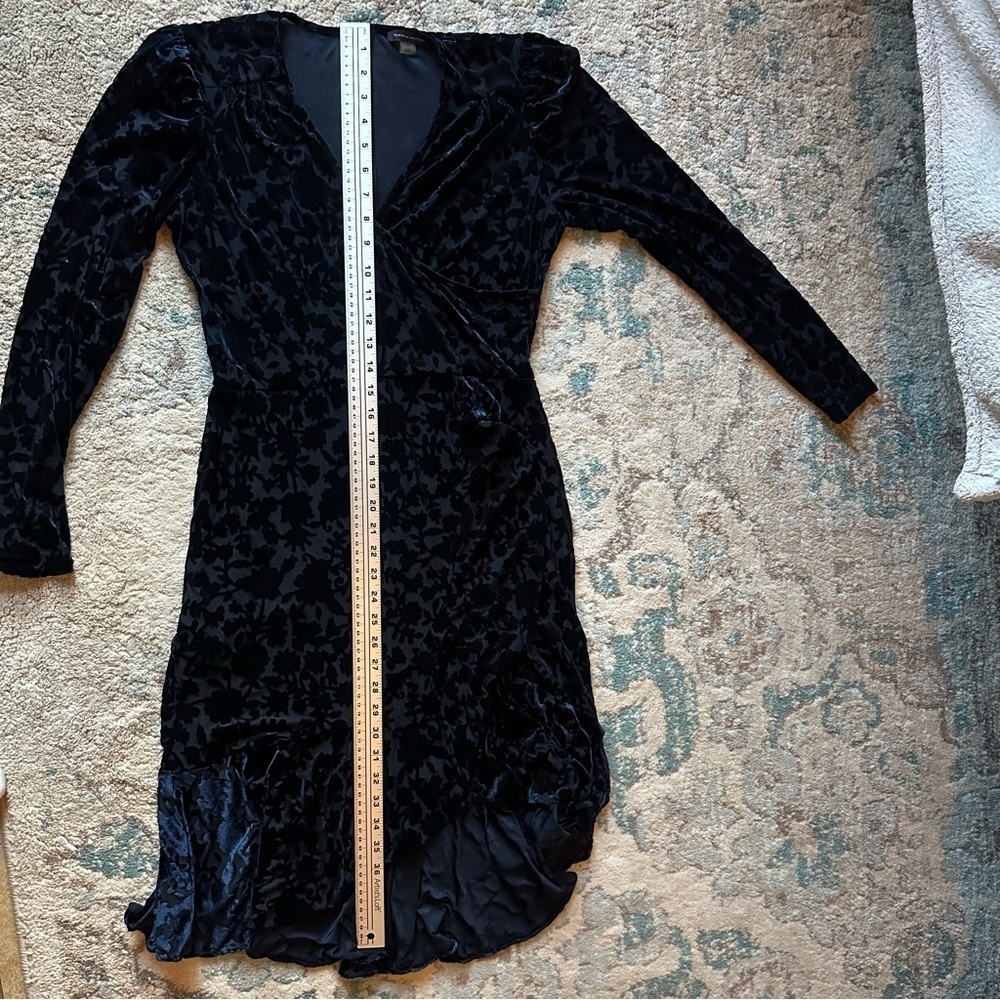 🌟3/$20🌟 Navy velvet burnout dress - Picture 8 of 9